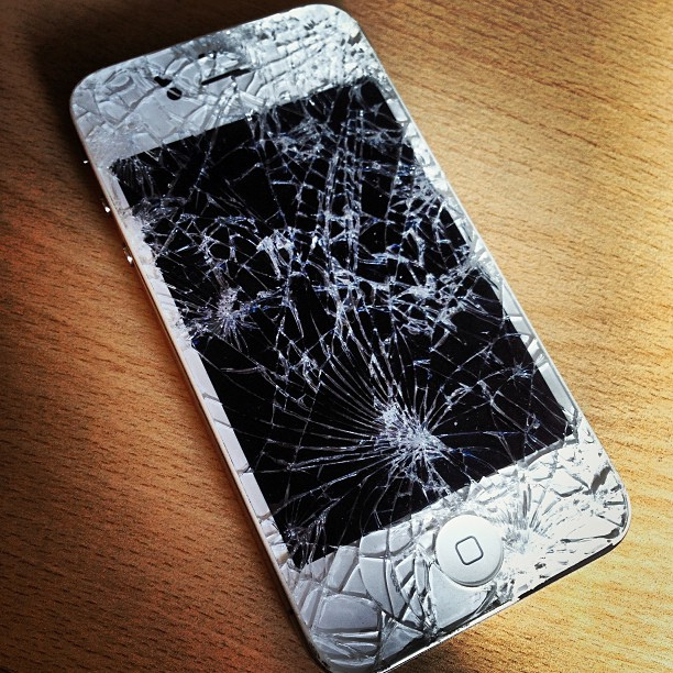iphone-cracked-screen